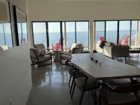 New Modern Oceanfront Home with Year-round Hot Tub - Wifi
