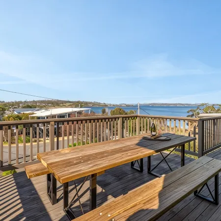 Escape to Coastal Tranquility - 400m from Primrose Sands Beach