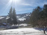 Cozy Ski Condo next to MT Snow with Mountain Views
