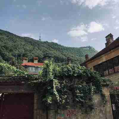 Lovely Family Sized Flat in the Heart of Brasov Old Town Flat w/ Tampa View Others