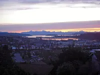 'Harbor View Grand'—Grand View, Home, Hot Tub, Sauna, and Concert Grand Piano.