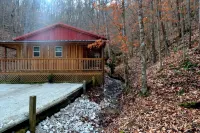 Cozy River front cabin w/Private natural spring. Pet Friendly! - Chalets