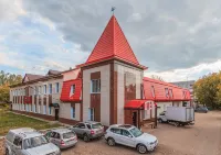 1st Train Hotel - parking