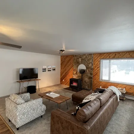 Top Floor Lakefront Condo with Mountain Views!