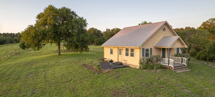 The Country Cottage w/ Beautiful Views-5 mi. from historic downtown Hotels in Bastrop County