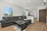 Clean 2 Bed Bungalow, Free Parking, Fast WiFi, Near GU - Bungalows