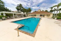 Beach Club Luxury Condominium - ติดทะเล