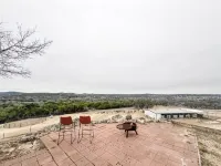 Hilltop Haven on 31 acres w/ Breathtaking Views, Horses, & Epic Fire Pit - con encanto