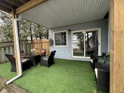 Cottage W LAKE VIEWS, beside waterfront trail and steps from beach
