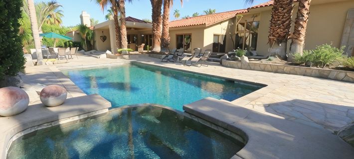 3 Bdrm Luxury. Gourmet Kitchen/Pool/Spa/Walk to Shops. Pets OK. Short/Long Term Hotels in Palm Desert