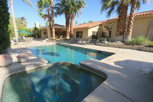 3 Bdrm Luxury. Gourmet Kitchen/Pool/Spa/Walk to Shops. Pets OK. Short/Long Term - 4-Star