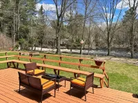 The Chanting River Nest. Snowmobile/Atv Trail Across St. Pet-Friendly! Hotels in Bancroft