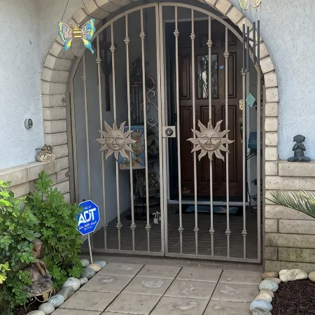 One Bdrm, private bathroom, kitchenette, laundry facilities & gated patio.