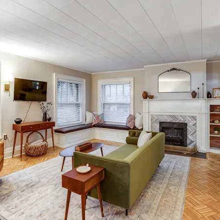 Charming 2BR, near Park Ave with private balcony!