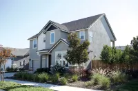 New 4B Home + Loft near Sequoia, EV
