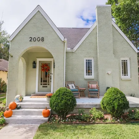 Newly Restored 2BR Heights Cottage