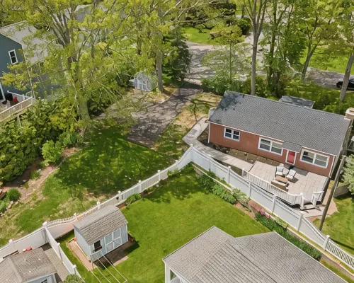 Beach Cottage, Private Beach and Pass Hotels in Niantic