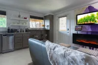 NAPA Suite • Hot Tub • Downtown • Original Art - 4-Star