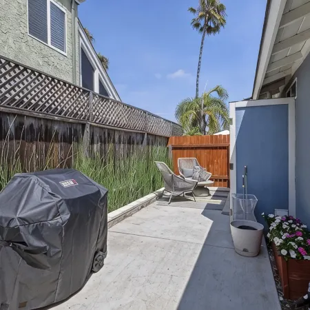 Charming Ventura Beach Bungalow on Prime Beach Lane in Pierpont by the Sea