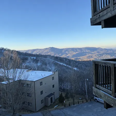 Luxury condo, slope side located at the top of Sugar Mountain. GREATVEIWS!