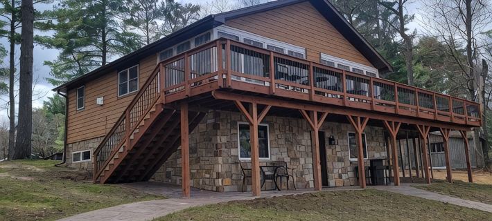 Beautiful and Spacious Lake Home! Large Deck Overlooking Lake! Hotels in Barron County