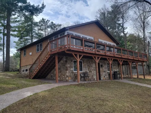 Beautiful and Spacious Lake Home! Large Deck Overlooking Lake! - 3-Star