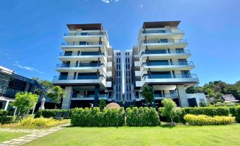 Escape Condominium Beachfront Suites - Mae Phim