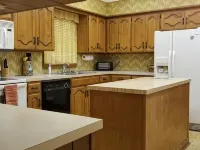 Spacious house with Wifi -- only 10 minutes from Hubbard Lake. Hotels in Stephens County