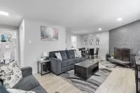 Beautiful remodeled 2 bedroom, walking distance from Downtown with AC