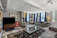 Berkshires Family Inn – for Getaways & Big Groups! Walkable to Butternut! - Wifi