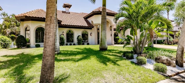 LUXURY HOUSE BY THE CANAL , Pets welcome 😀🐕. Hotels in Siesta Key