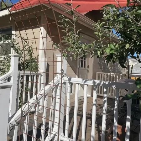 Luxuriously comfortable & peaceful getaway downtown Ashland, with views.