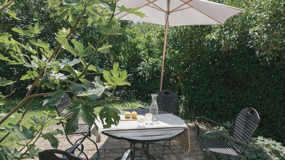 REMISE ground floor: Garden apartment with wood-burning stove, terrace and water access