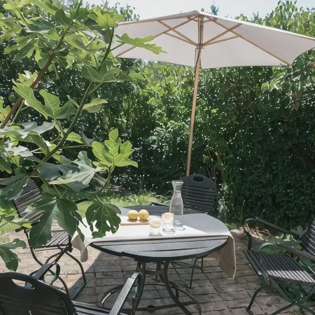 REMISE ground floor: Garden apartment with wood-burning stove, terrace and water access Отели в г. Вердер