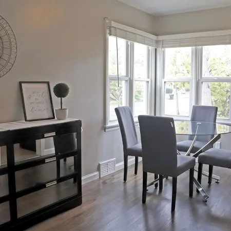 Cozy 2-bedroom apartment in Central Bismarck