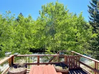 Log Cabin with Hot Tub Overlooking Rock Creek and Beartooth Mountains - シャレー
