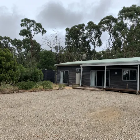 Bright and spacious bungalow in authentic bush setting
