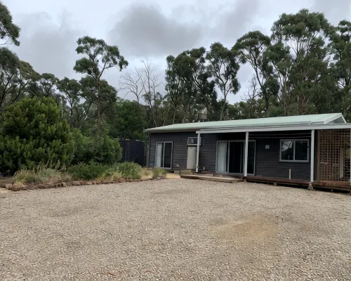 Bright and spacious bungalow in authentic bush setting Hotels in Creswick