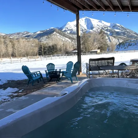 1907Creekside Cabin w/ hot tub & sauna; bike, hike, ski & fish- Go Back in Time