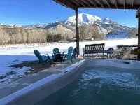 1907Creekside Cabin w/ hot tub & sauna;  bike, hike, ski & fish- Go Back in Time - Feriehus