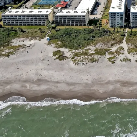 Stylish w/ Ocean View and 2 Balconies, Heated Pool, Centrally Located