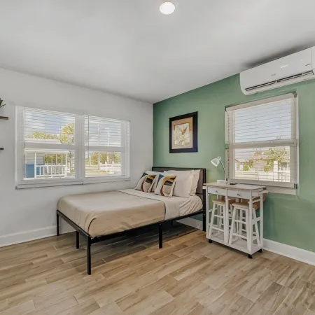 2526 Modern Studio in Historic Area