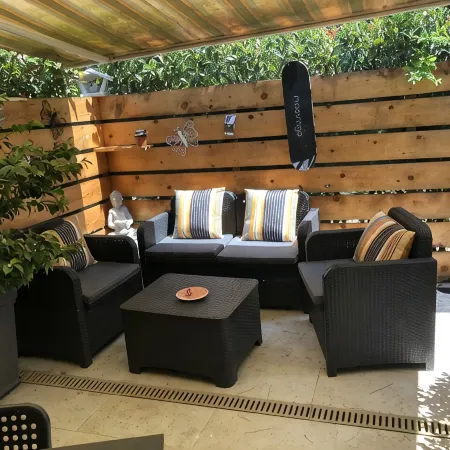 Joli Petit Mazet Avec Terrasse en Pleine Nature