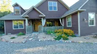 Spacious, Custom Home, Large Fenced Yard. Fast Fiber Internet! STR-1-2024-057 - Homestays