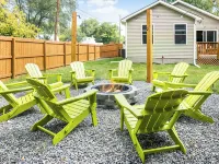 7 Min to Beach, Huge Yard, Fire Pit, BBQ, Beach Gear & Cornhole, by A Haven Away Hotels in Colonial Beach