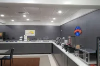 Days Inn & Suites by Wyndham Grand Rapids Near Downtown - breakfast
