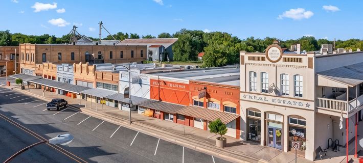 The McKinley on Elgin's Historic Main Street Hotels in Bastrop County
