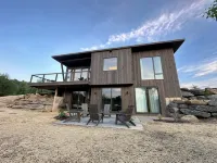New Const Stowe Modern Sleeps 8. View: Mt Mansfield & River! Private, EV Charger