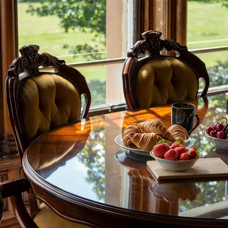 The Royal Tay Apartment - Stained Glass and River Views