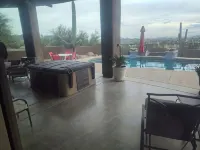 Spacious 4-bedroom house with Mountain View’s, pool and putting green. - Pools